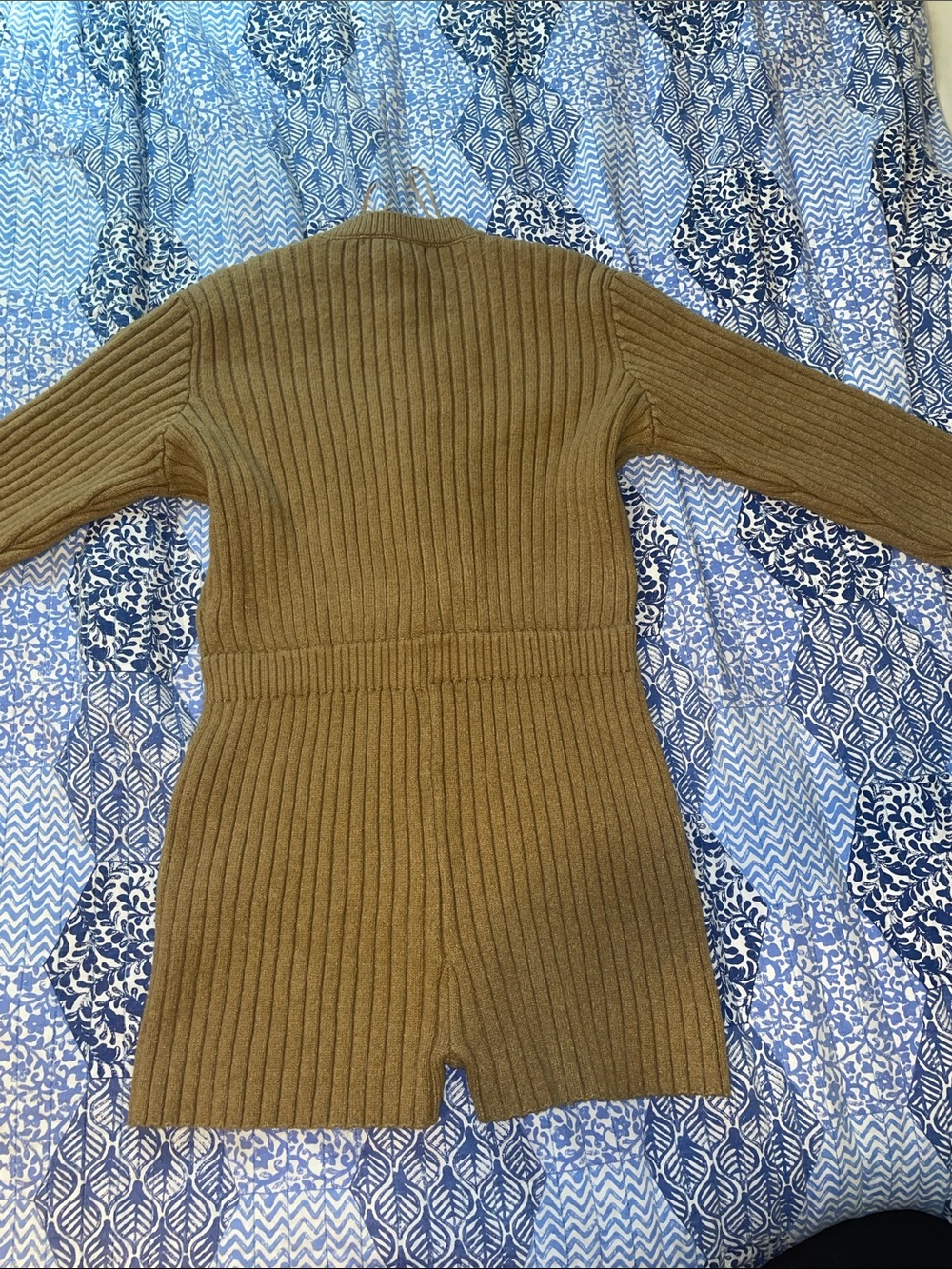 Zara Olive Ribbed V-Neck Short Romper - Picture 2 of 4